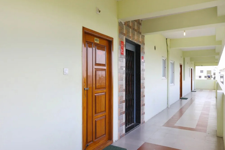 Room 9 of 16