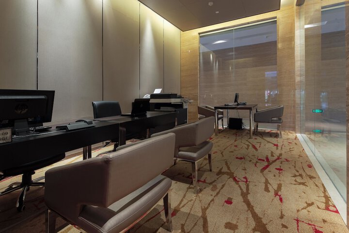Business Center 81 of 88