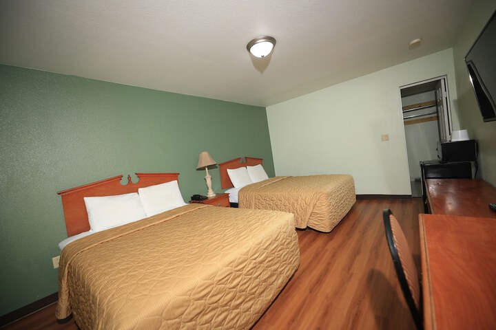 Room 7 of 28