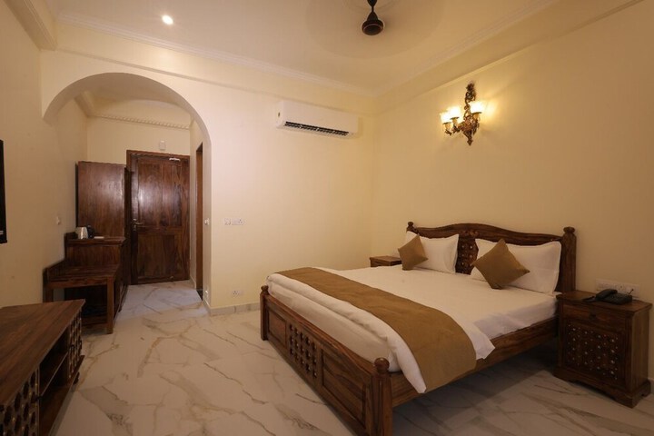 Room 3 of 19