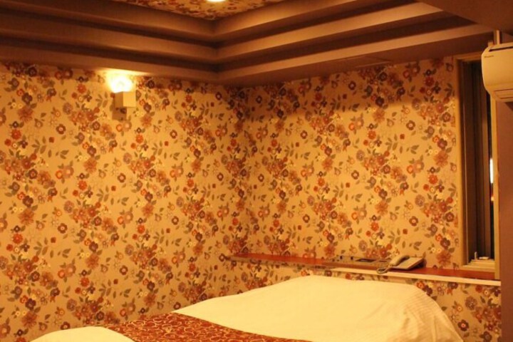 Room 7 of 17