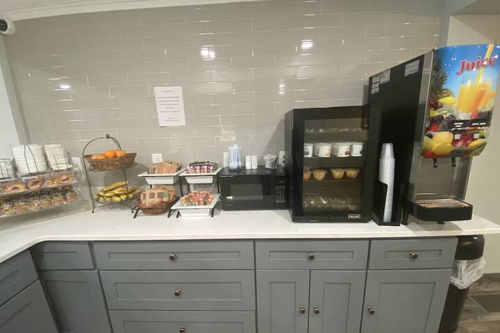 Breakfast/Coffee Service 27 of 38