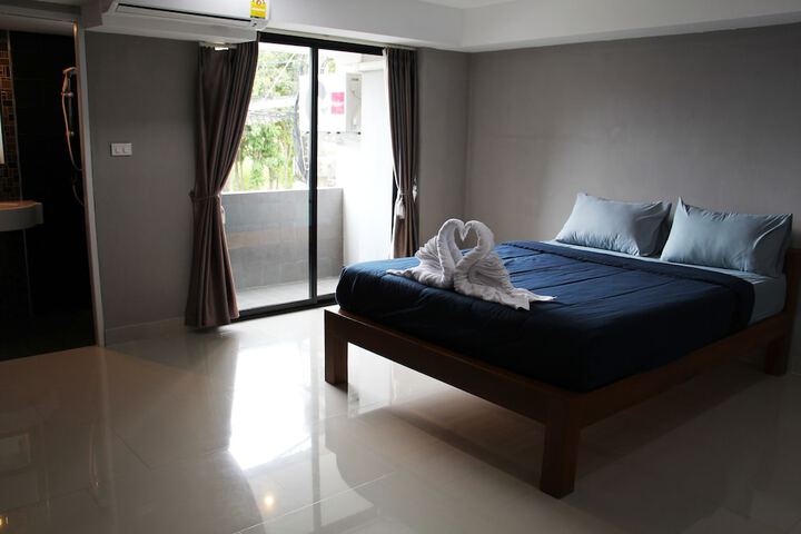 Room 12 of 40