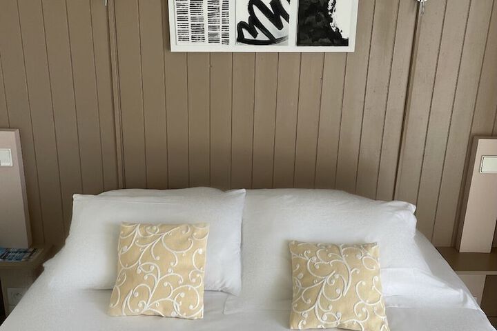 Room 12 of 48