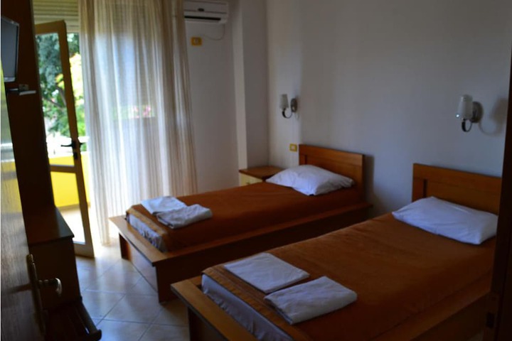 Room 7 of 24