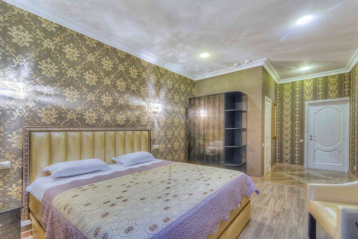 Room 15 of 27