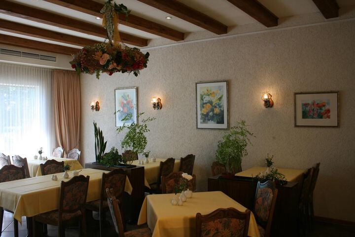 Dining 22 of 39