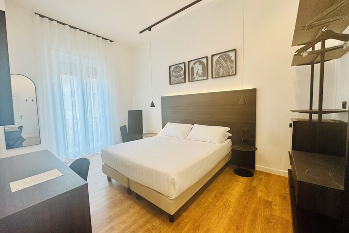 Room 13 of 33