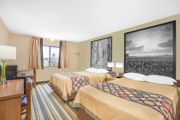 2 Double Beds (3 of 8)