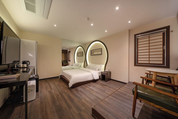 Room 7 of 39