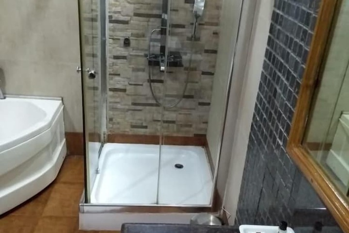 Room 9 of 28