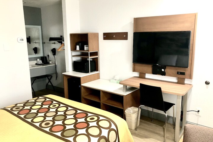 Room 43 of 76