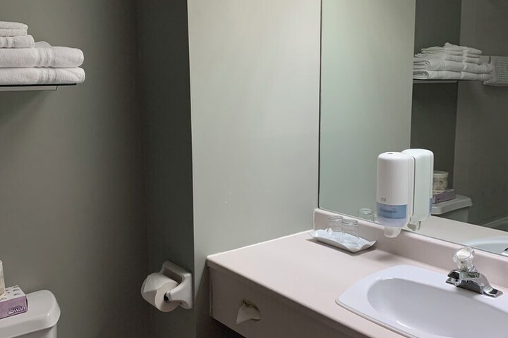 Room 8 of 11