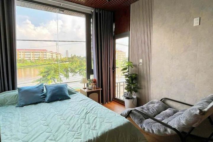 Room 5 of 6