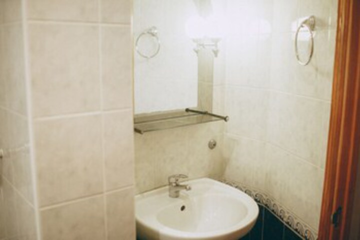 Room 6 of 35