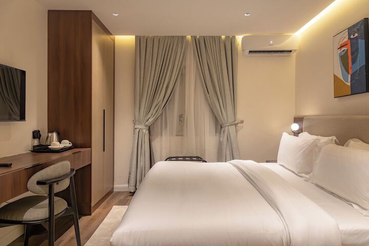 Room 8 of 34