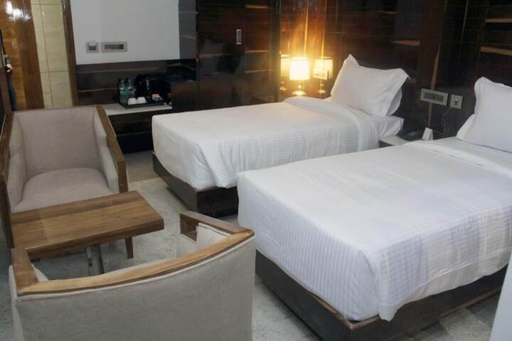 Room 8 of 13