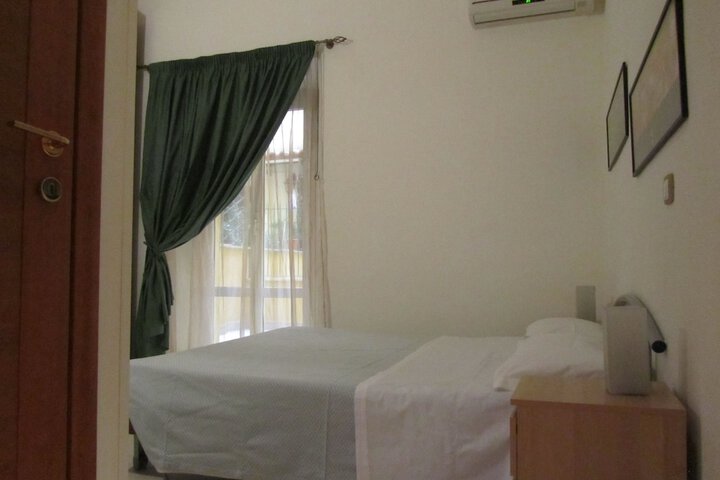 Room 3 of 33