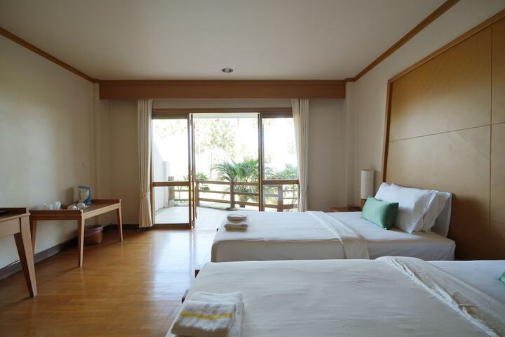 Room 33 of 114