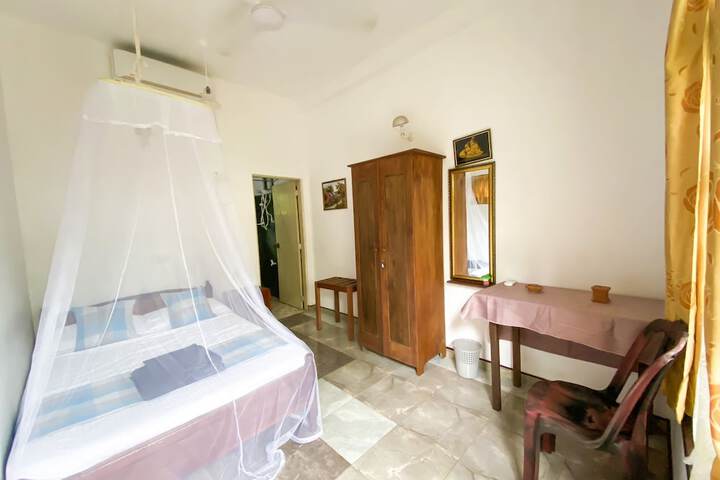 Room 14 of 38