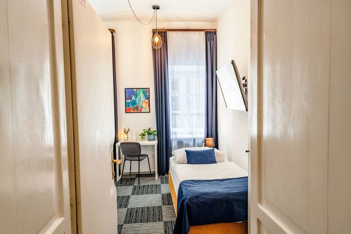Room 11 of 30