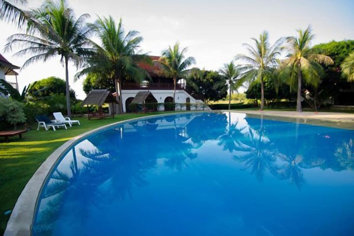 Hotel Pool