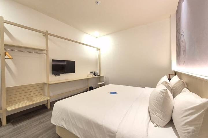 Room 6 of 24