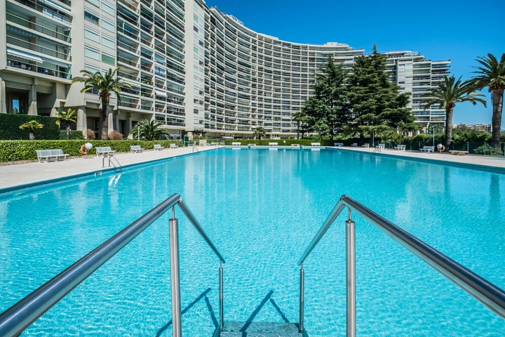Pool 11 of 20