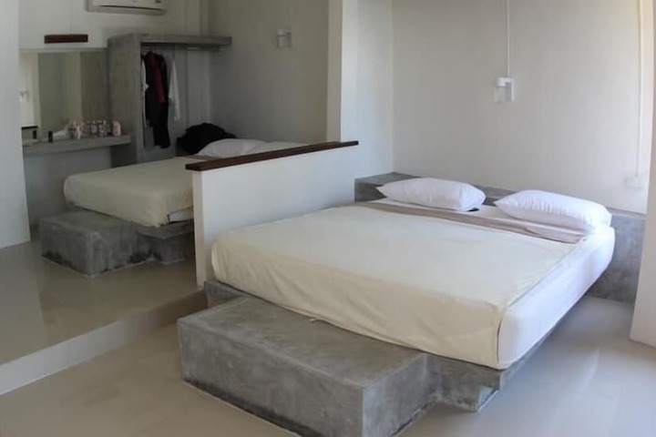 Room 30 of 82