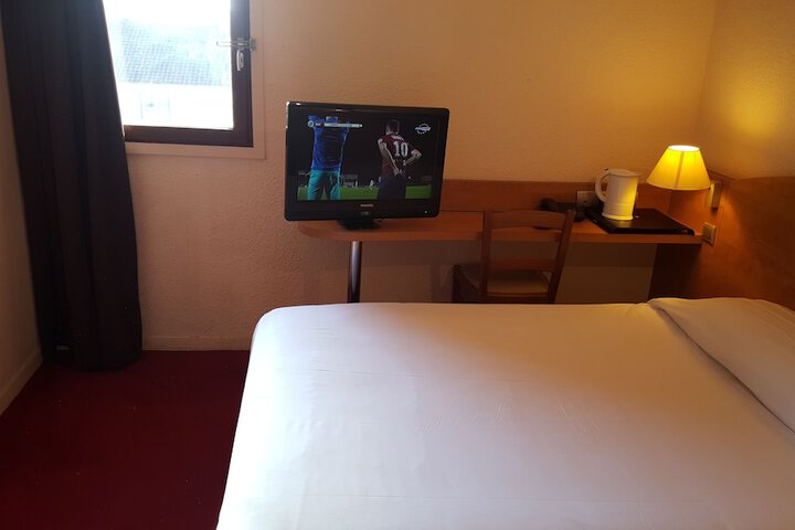 Room 3 of 16