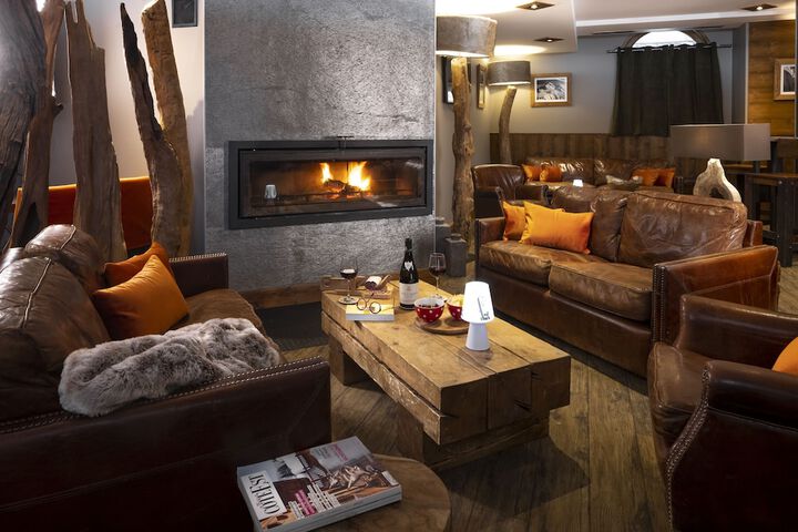Lounge 15 of 19