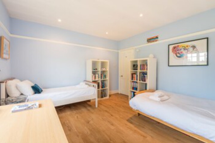 Room 33 of 42