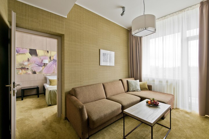 Room 4 of 86