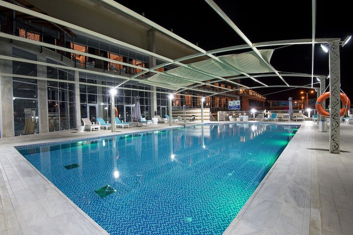 Pool 30 of 40