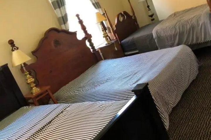 Room 2 of 9