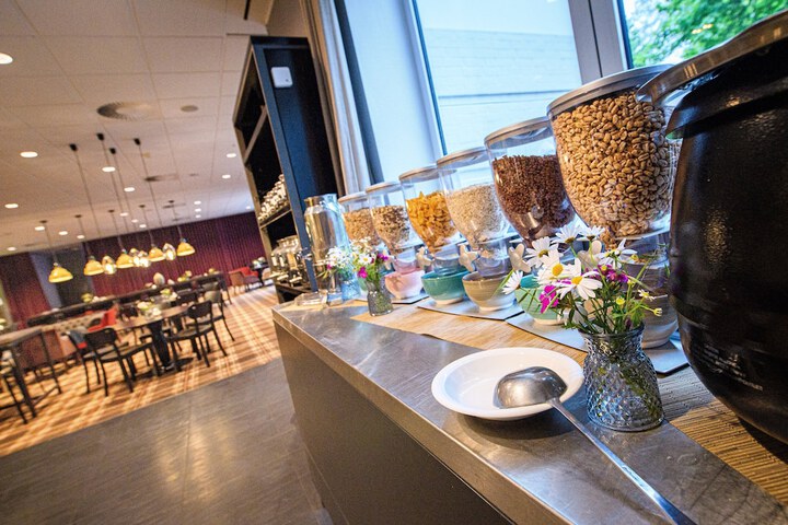 Breakfast/Coffee Service 93 of 128