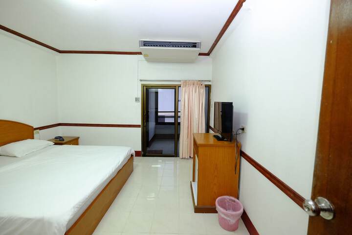 Room 8 of 39