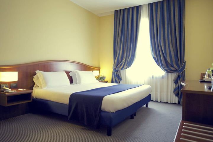 Room 25 of 108