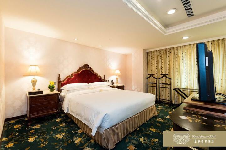 Room 28 of 216