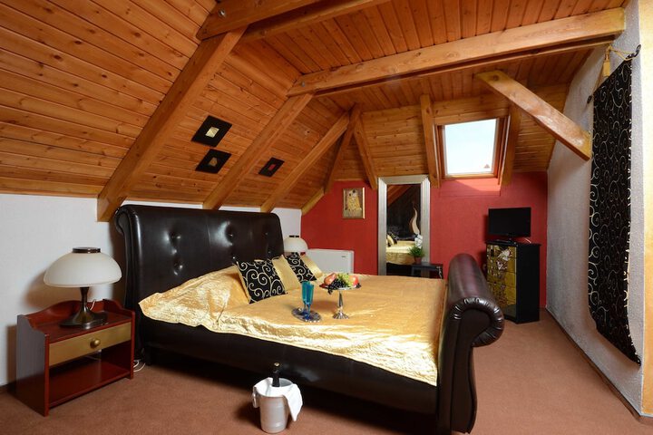 Room 6 of 70