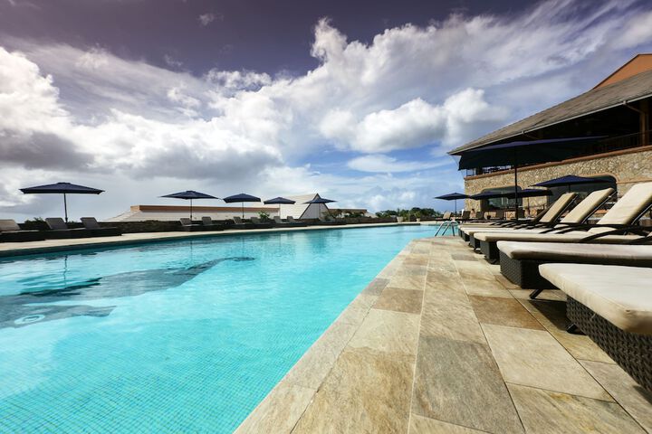 Hotel Pool