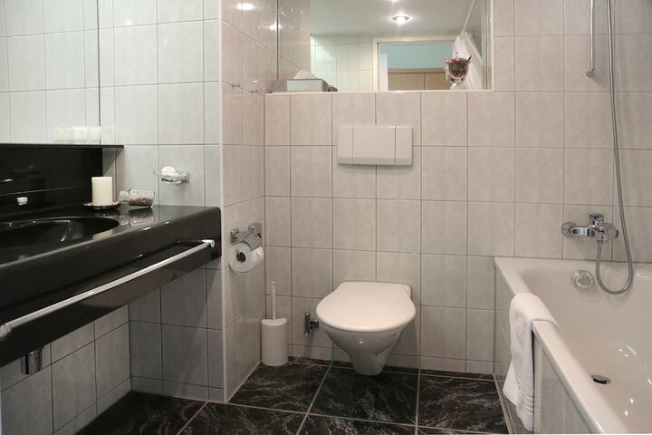 Room 13 of 26