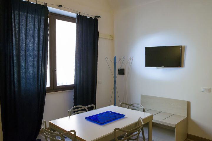 Room 52 of 99