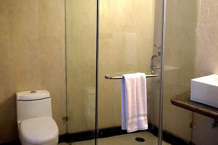 Room 17 of 25