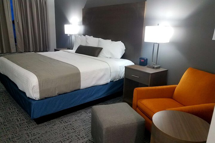 1 King Bed Refrigerator Full Breakfast (4 of 6)