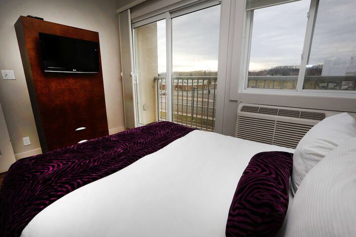 Room 8 of 28