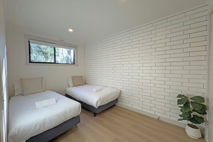Room 3 of 157