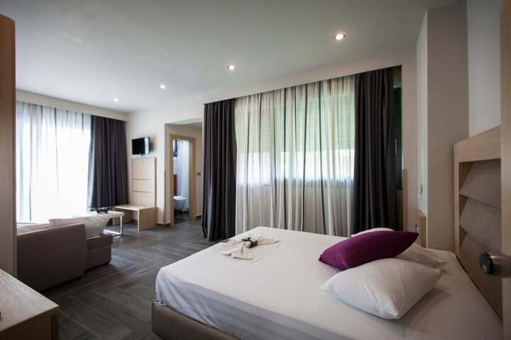 Room 8 of 38