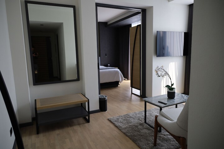 Room 16 of 176