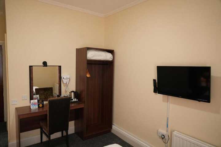 Room 59 of 208